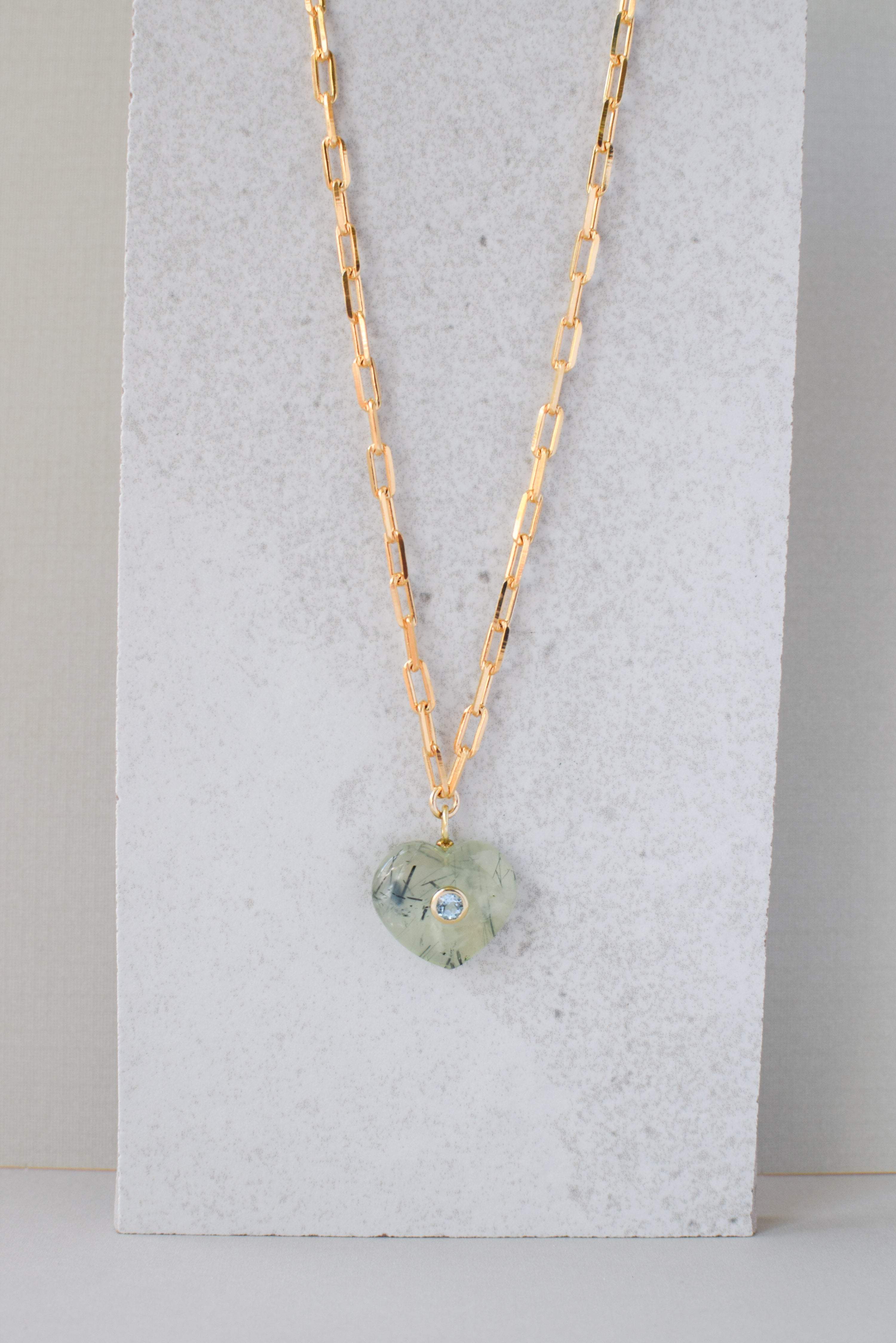 HEART PENDANT NECKLACE / PREHNITE