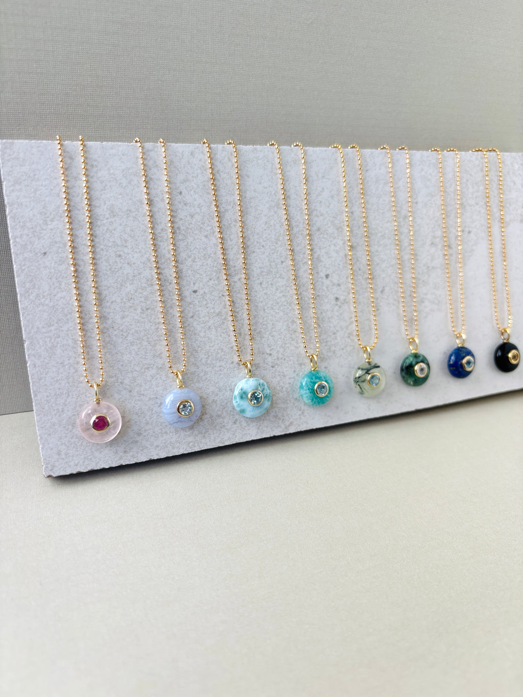 SMALL ROUND GEM NECKLACE
