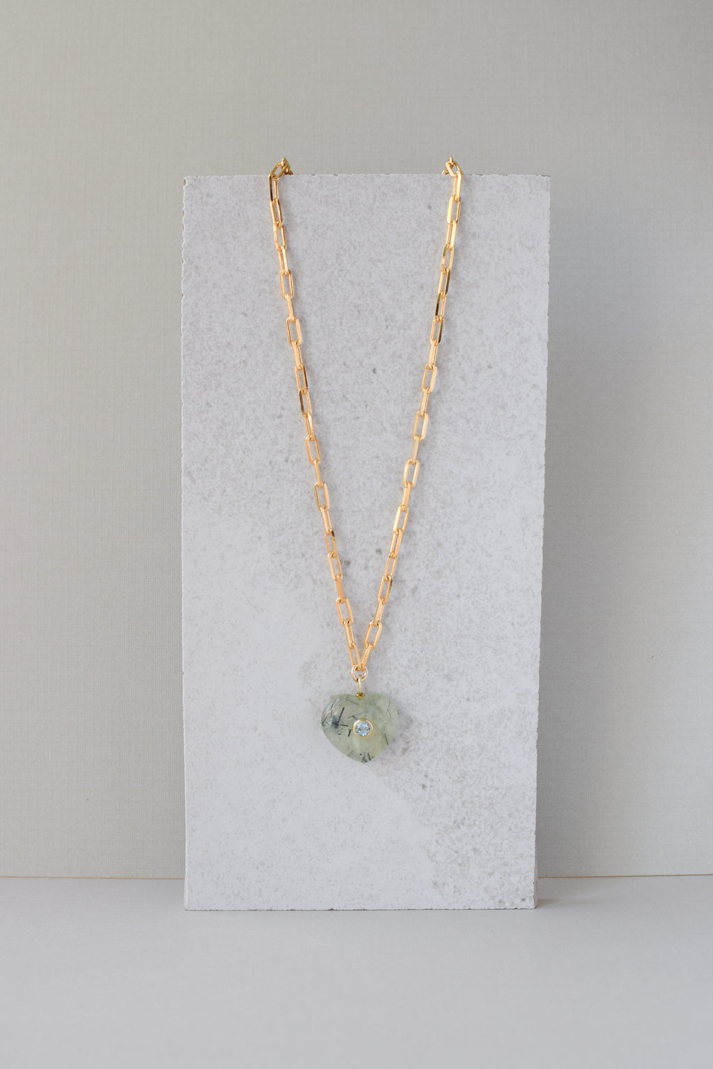 HEART PENDANT NECKLACE / PREHNITE