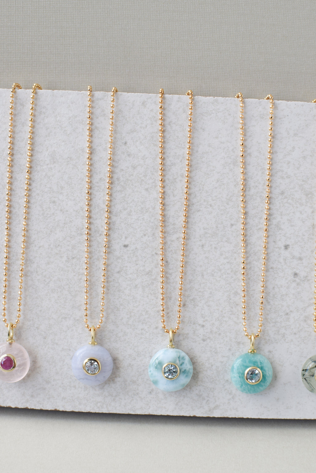 SMALL ROUND GEM NECKLACE