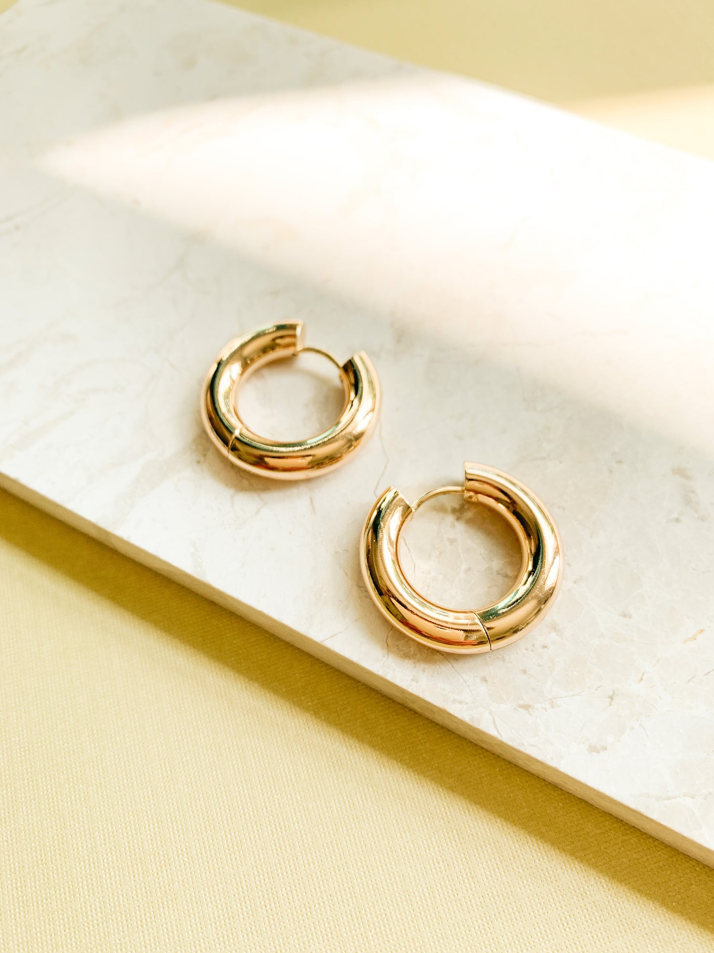 CLASSIC CHUNKY GOLD HOOPS