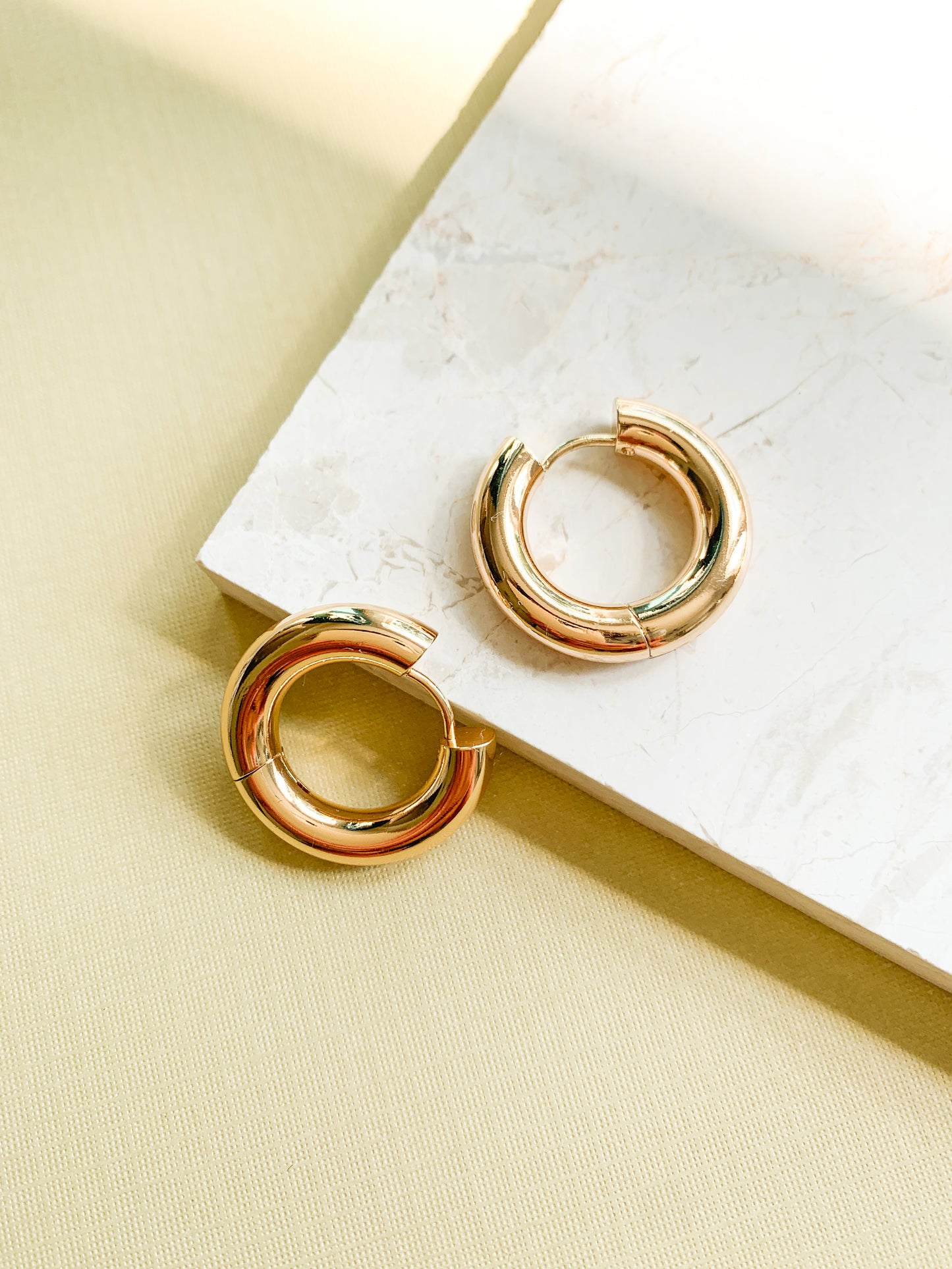 CLASSIC CHUNKY GOLD HOOPS