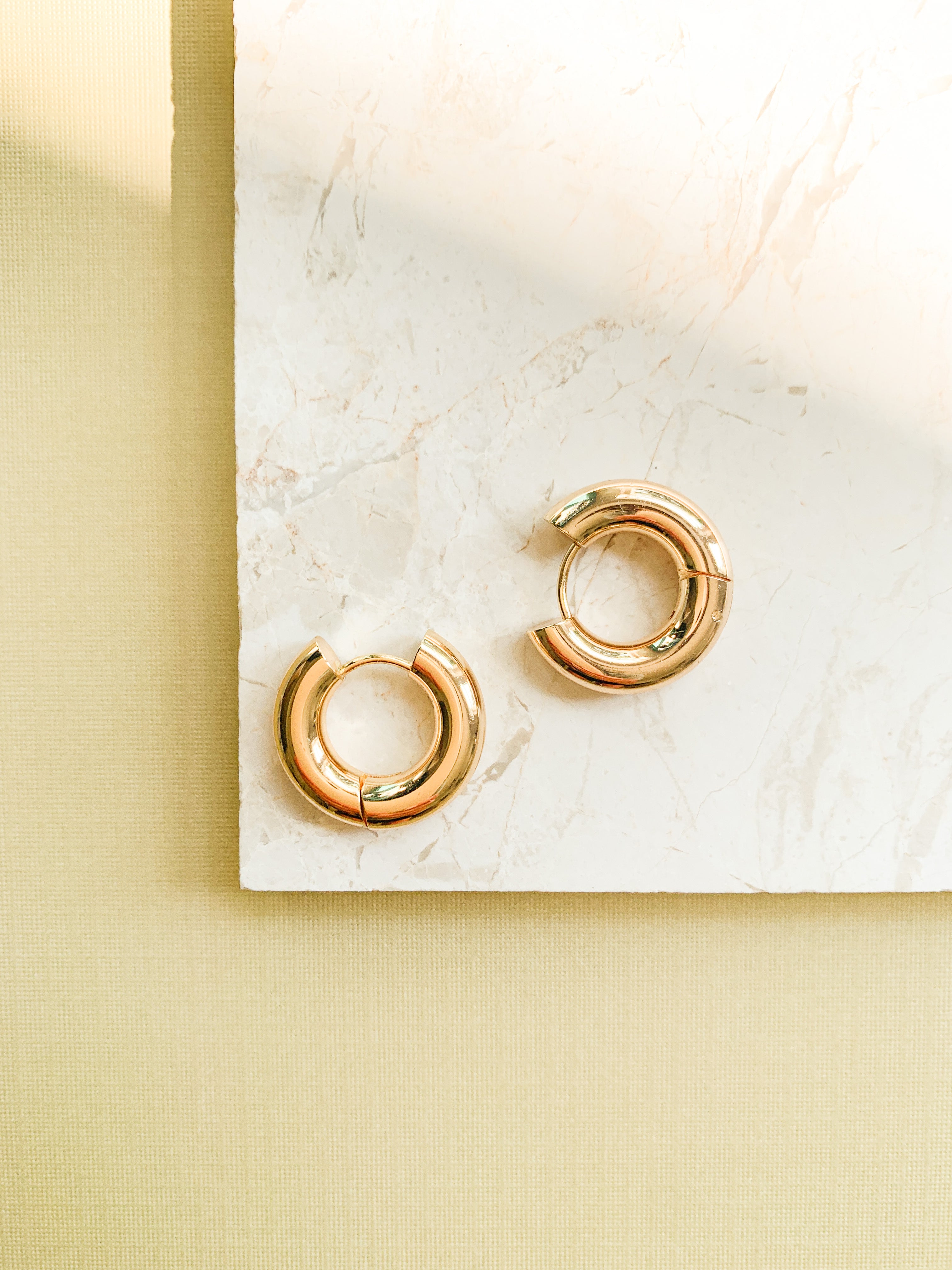 MINI CLASSIC CHUNKY HOOPS