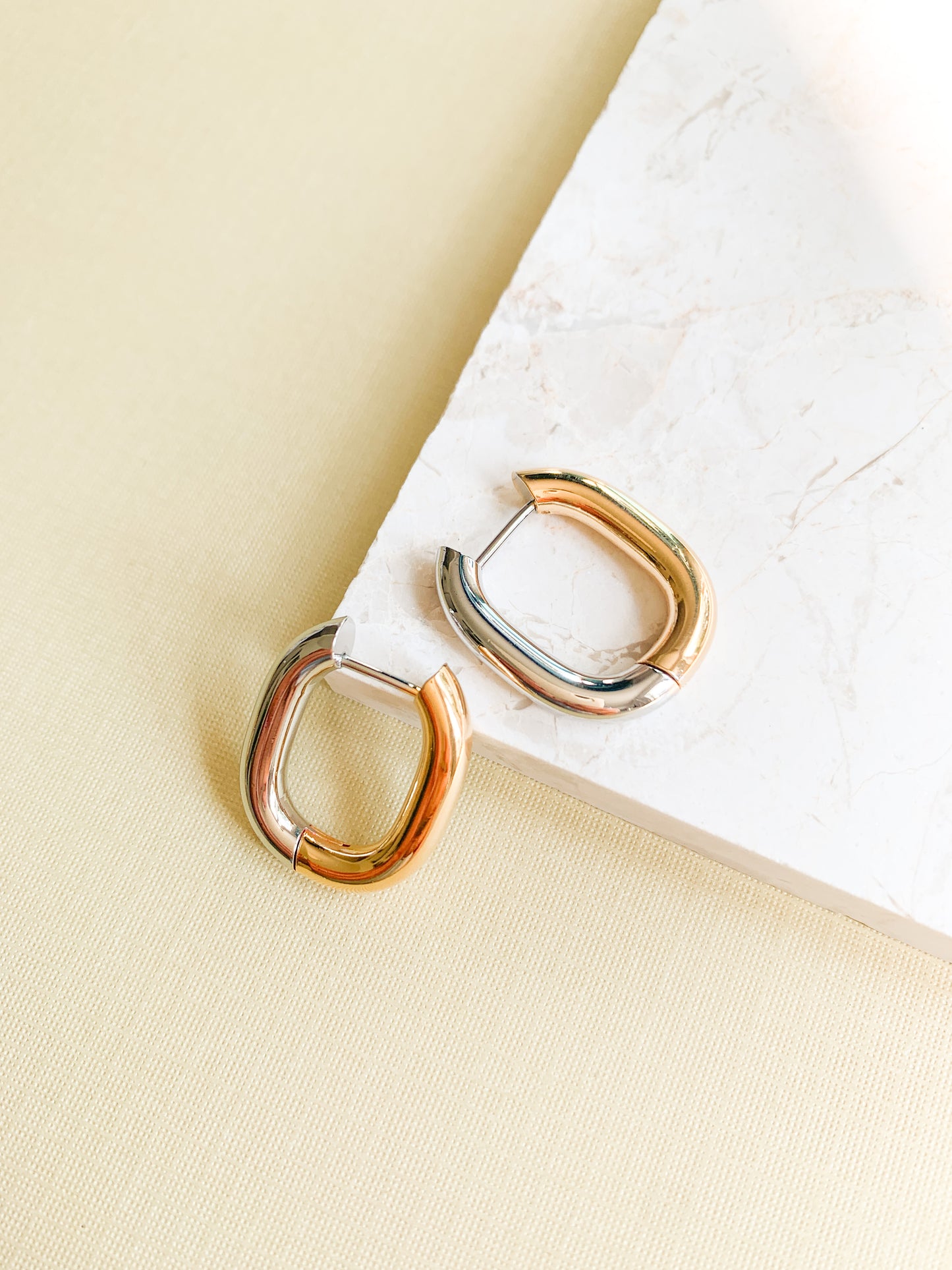 GOLD+SILVER RECTANGULAR HOOPS