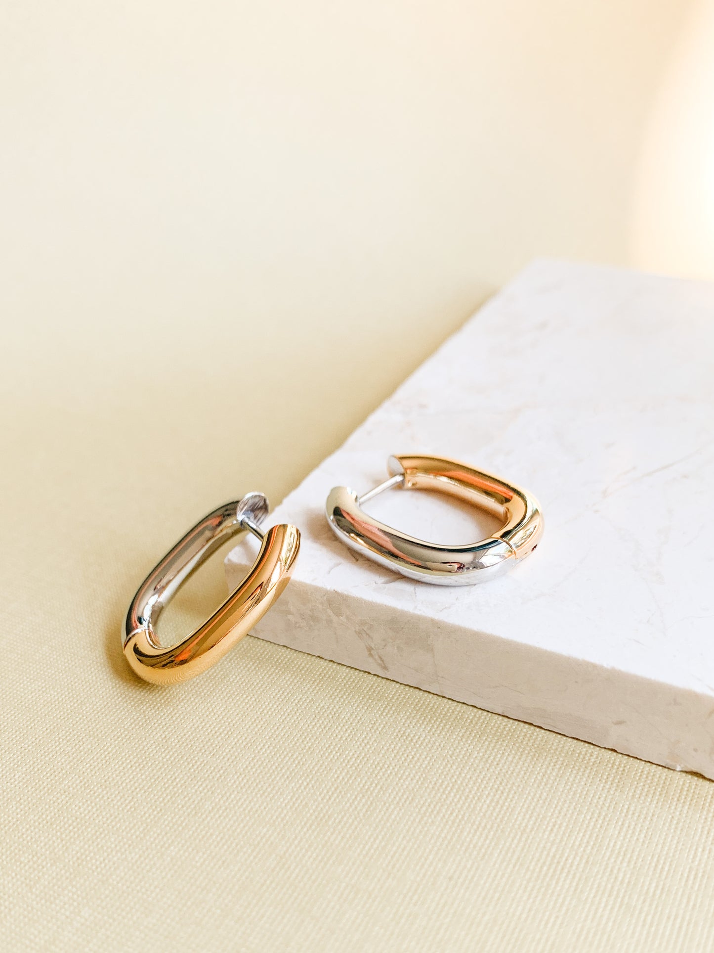 GOLD+SILVER RECTANGULAR HOOPS