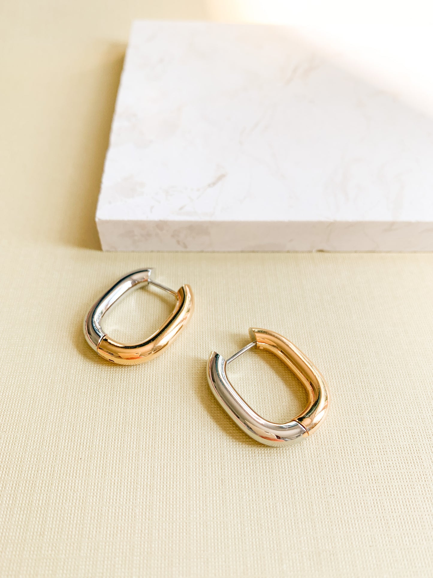 GOLD+SILVER RECTANGULAR HOOPS