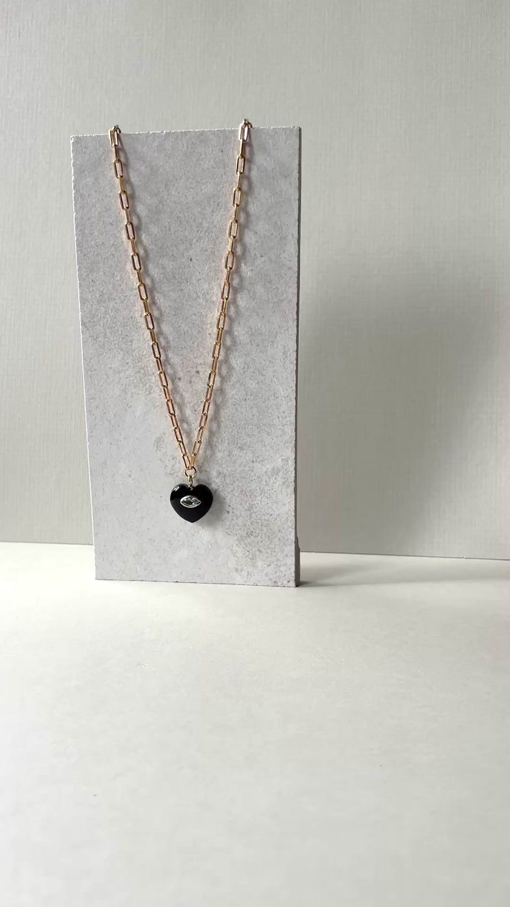 EVIL EYE HEART NECKLACE - ONYX
